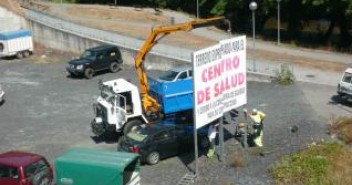 Retirada del cartel del Centro de Salud