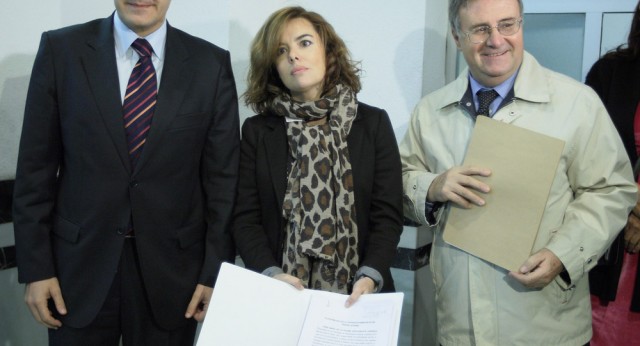 Soraya Sáenz de Santamaría junto a José Luis Ayllón y Arturo García Tizón en el Tribunal Supremo